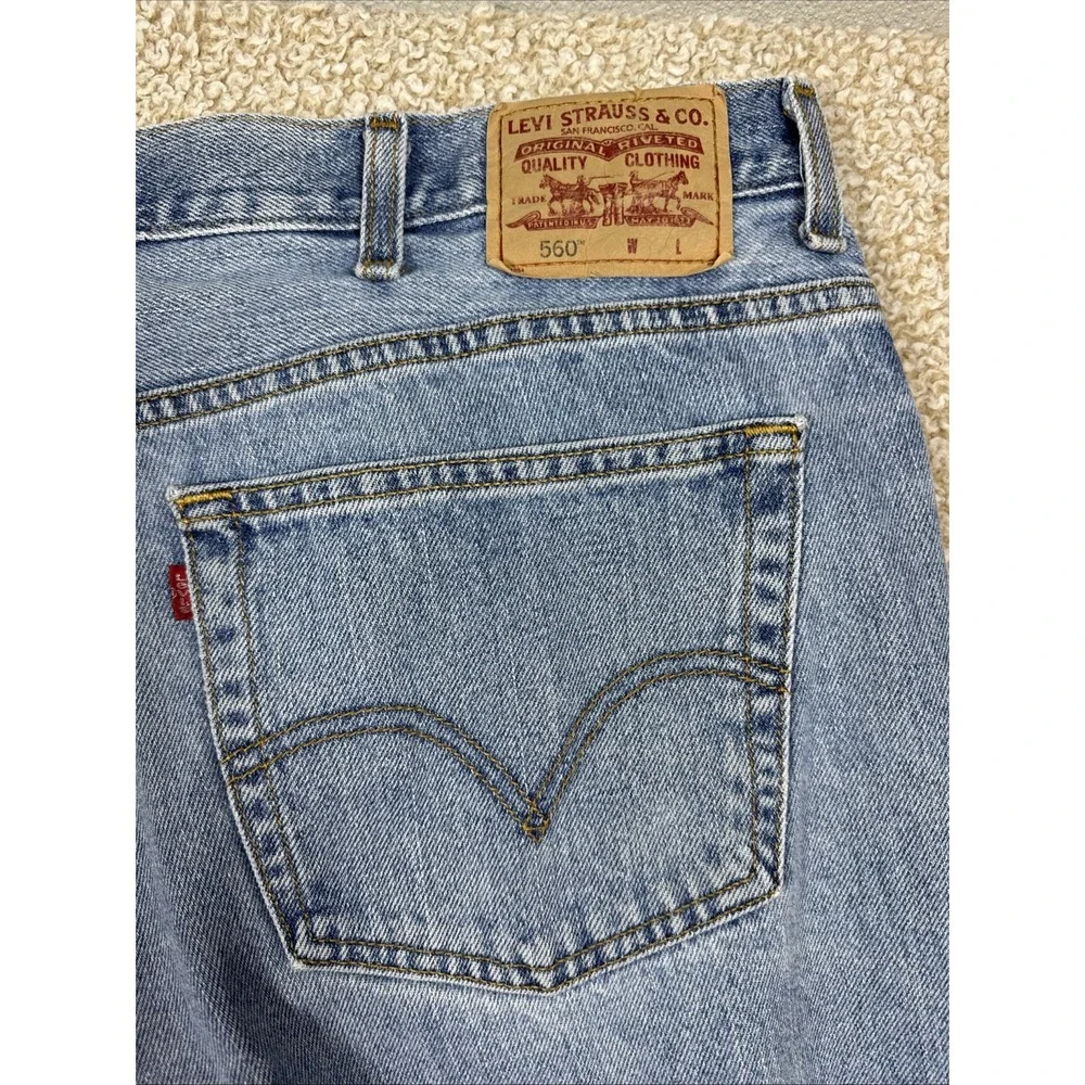 Vintage Levis 560 Comfort Fit Jeans Mens 44x34 Blue Light Wash Denim Western Y2K